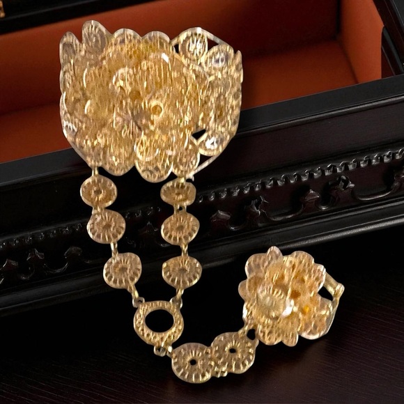 Elegant Solid 21K 916 Yellow Gold Fancy Floral PANJA Hand Bracelet BEAUTY!! - Picture 14 of 17